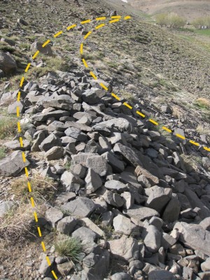 Figure 4. Parthian site on the route, littered with stone work (photograph by B. Balmaki).
